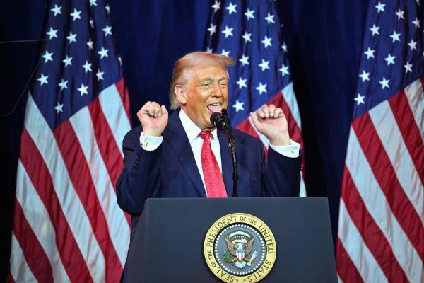 Trump llamó “feos” a los manifestantes que protestaron contra el ataque a Venezuela