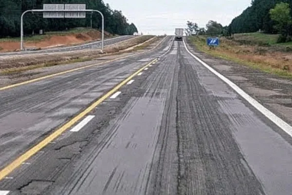 Privatización de rutas: el Gobierno firmó los contratos para su traspaso y mantenimiento