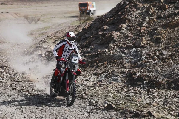 Benjamín Pascual sigue liderando en Dakar Future Mission 1000