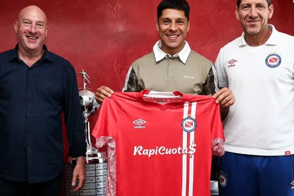 Argentinos Juniors oficializó la llegada de Enzo Pérez como refuerzo