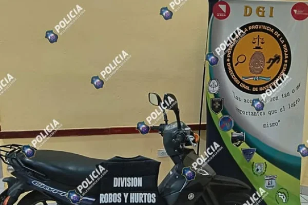 Investigaciones detectó una moto robada en un descampado y la secuestró