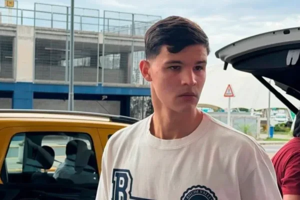Valentín Carboni llegó a la Argentina para sumarse al Racing de Costas