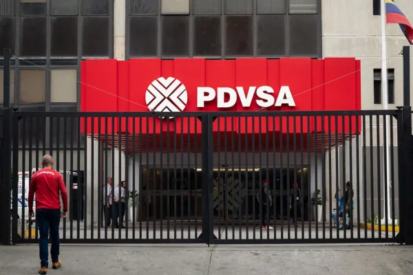 Venezuela: la petrolera estatal confirmó que negocia la venta de crudo con Estados Unidos