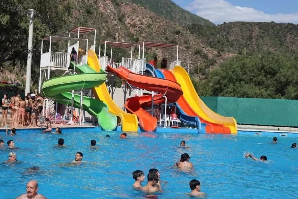Recomiendan el cuidado de los oídos en las piletas