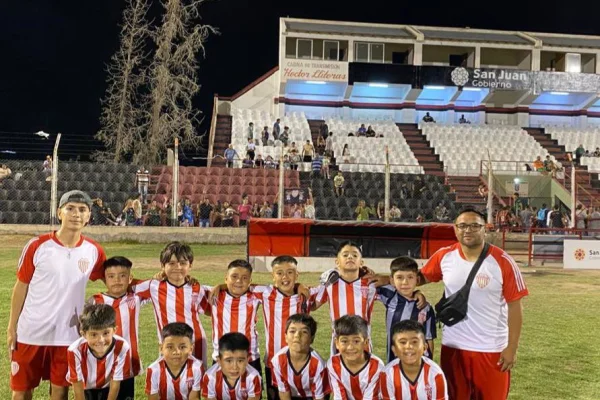 La Escuelita de Fútbol El Tala Sub 7 avanzó a cuartos de final y sigue en carrera en el Mundialito