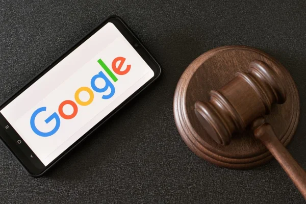 Una mujer responsabilizó a una IA el suicidio de su hijo de 14 años: el acuerdo al que llegó con Google