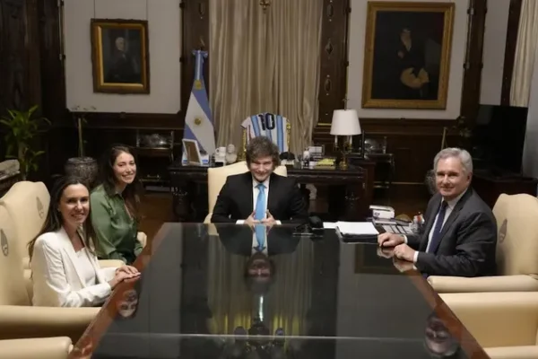 Javier Milei se reunió con una dirigente antichavista en Casa Rosada
