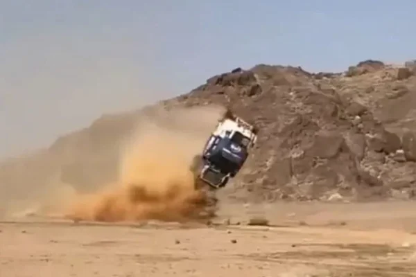 Impresionante vuelco en la quinta etapa del Dakar 2026