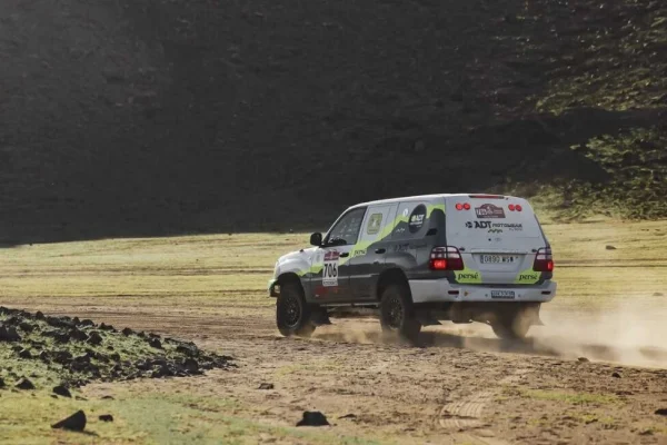 Un inconveniente mecánico retrasa a Vélez y Matarucco en Dakar Classic
