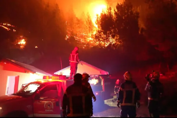 El fuego en Chubut no cesa y piden “extrema precaución” para circular por Ruta 40