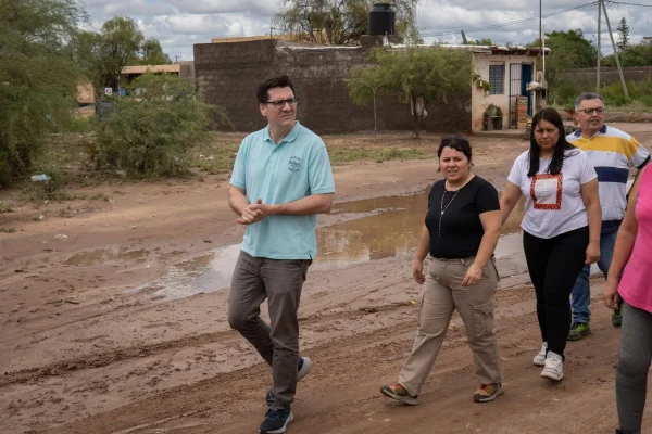 Juan Luna Corzo visitó Chepes tras el temporal