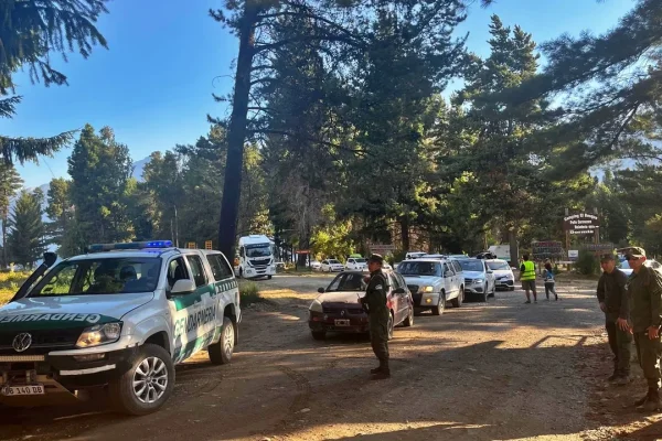 Incendio forestal en Chubut: cortan la Ruta 40 entre Epuyén y El Hoyo por el avance del fuego