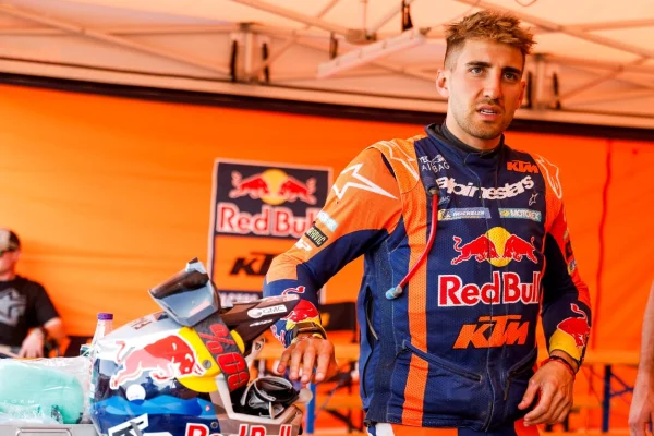 El motociclista Luciano Benavides ganó la séptima etapa del Rally Dakar y achica la brecha con el puntero