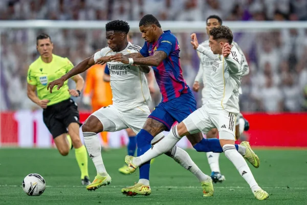 Barcelona y Real Madrid se miden en El Clásico para conocer al campeón de la Supercopa de España