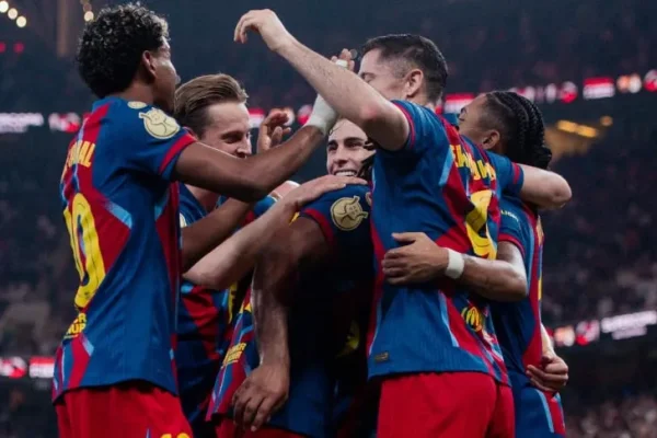 Barcelona se impuso ante Real Madrid en un partidazo y se coronó campeón de la Supercopa de España