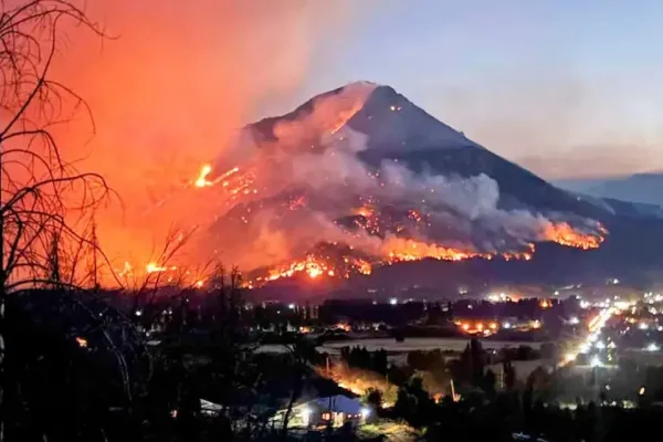 Chubut: se redujo el peligro de incendios, mientras continúan extinguiendo el fuego