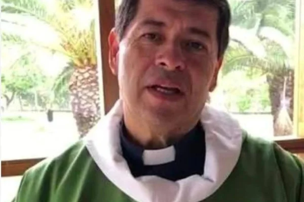 El sacerdote David Scalzo se presentó ante la Justicia tras acusaciones virales en redes sociales