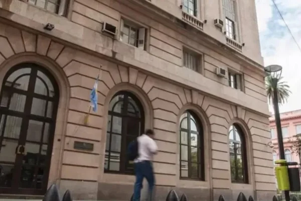 Tu vida privada bajo secreto de estado:  el peligroso alcance del DNU 941/25