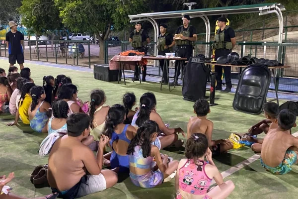 La Policia visitó una colonia de vacaciones y brindo un charla informativa
