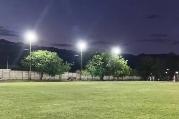 El club San Román concretó la obra de iluminación en su predio