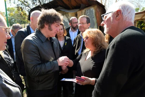 Javier Milei recibe en Casa Rosada a dos argentinos secuestrados por Hamas