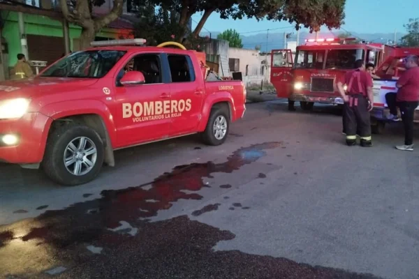 Incendio en Capital: un local comercial destruido