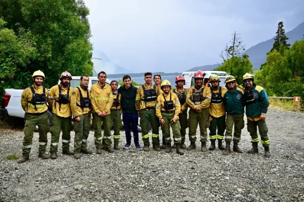 El incendio en Puerto Patriada está contenido en un 100%, confirmó el gobernador