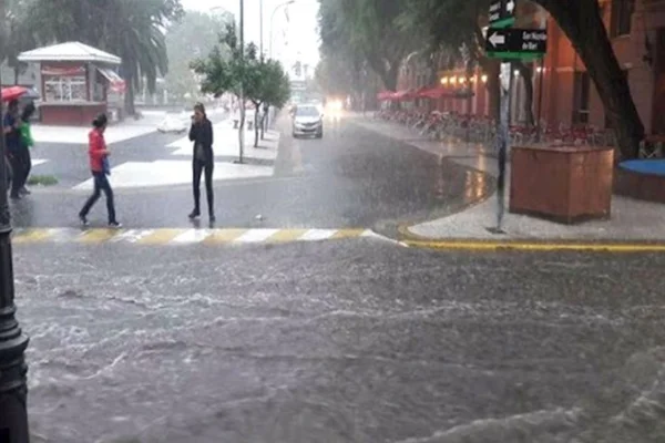 Se emitió alerta por lluvias, tormentas y viento