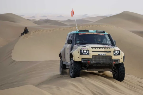 Baciuska es imbatible con el Defender en las dunas del Dakar 2026