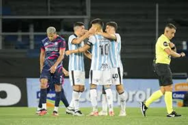 Atlético Tucumán le ganó a Progreso por 2-1 en la Serie Río de la Plata