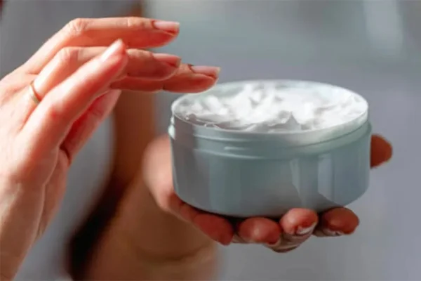 La ANMAT prohibió cremas y geles cosméticos en el país