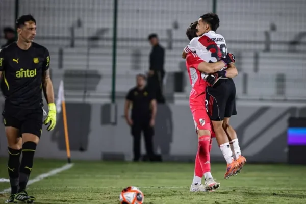 River festejó en los penales ante Peñarol por la serie Río de la Plata