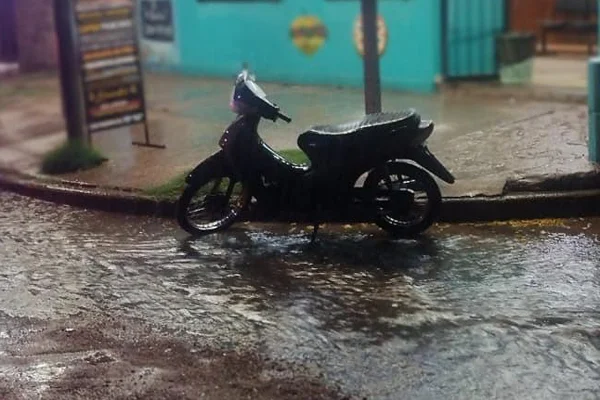 Cayó de su motocicleta y sufrio lesiones