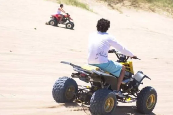 Otro accidente en cuatriciclo: un joven volcó en Villa Gesell y está grave