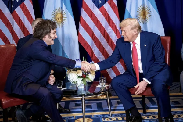 Milei viaja a Davos con la expectativa de volver a encontrarse con Trump