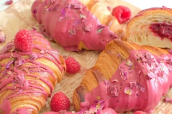 Croissant relleno: una receta con crema de frambuesa