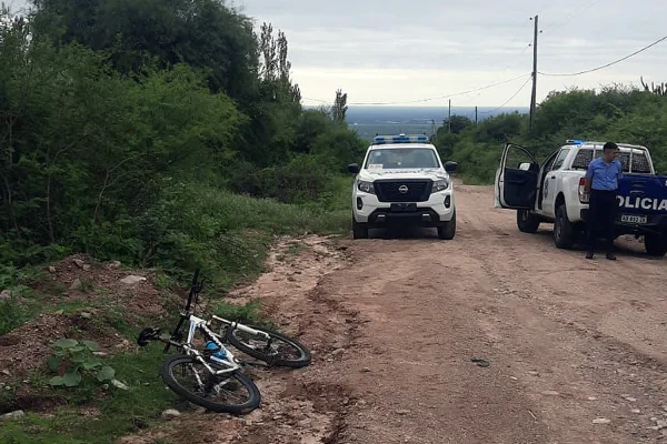 Un ciclista se fracturó tras caer de su bicicleta