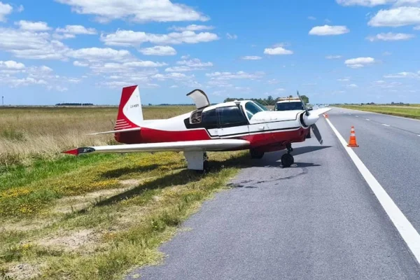 Una avioneta aterrizó de emergencia en una ruta de Pinamar