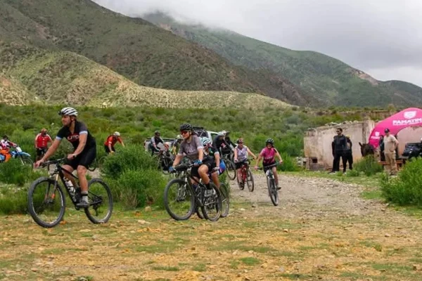 Famatina apuesta por jornadas de deporte extremo en el Cañón del Ocre