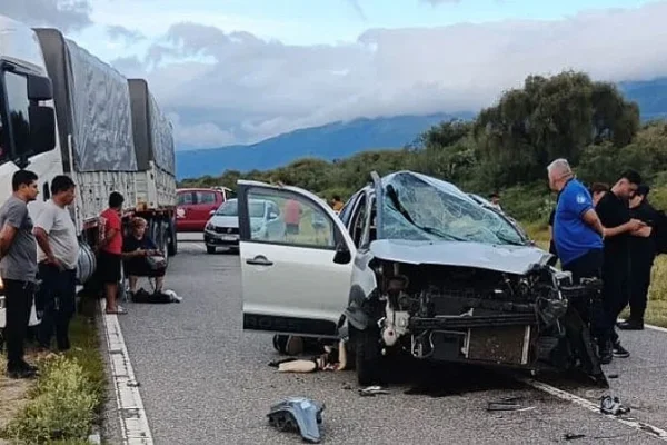 Catamarca: tres heridos en un violento choque frontal entre dos vehículos