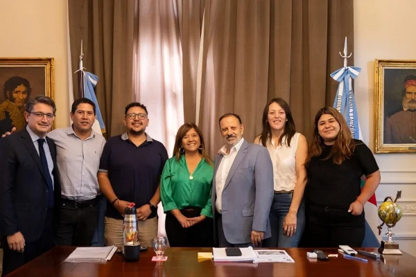 Quintela fortalece el trabajo conjunto con los municipios y se reunió con Adriana Olima