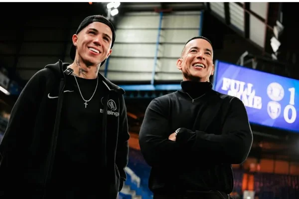 El emotivo encuentro de Enzo Fernández con Daddy Yankee en Londres