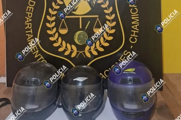 Recuperan cascos robados en Chamical