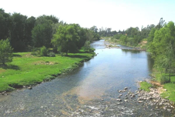 Mendoza: un chico se tiró a un canal para rescatar a su hermano, lo arrastró la corriente y está grave