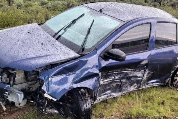 Volcaron y dejaron el auto abandonado en ruta 75