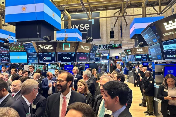 El riesgo país volvió a caer y quedó cerca de perforar los 500 puntos