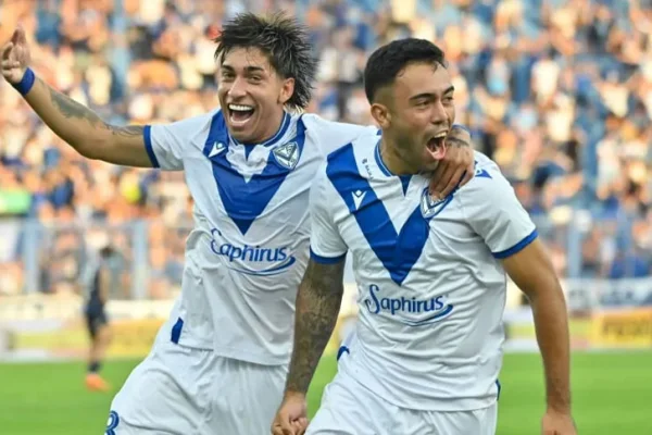Vélez reaccionó a tiempo ante Talleres para seguir con puntaje ideal