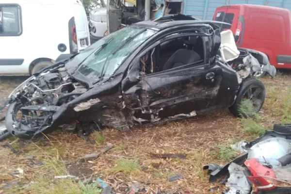 Escapaba de la Policía tras robar, chocó y murió
