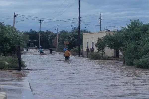 Crecida del río La Punta inundó Villa Mazán