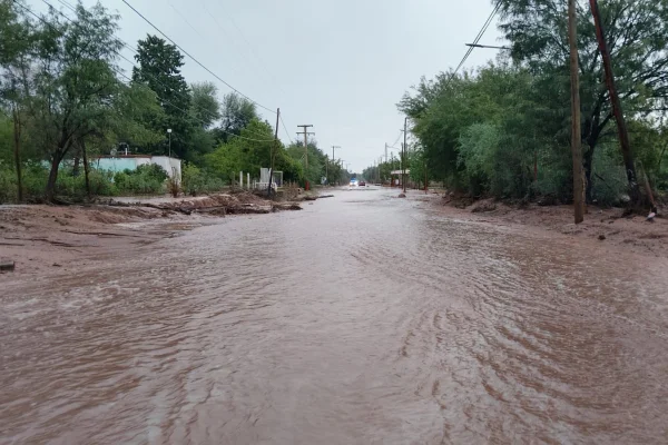 Corte momentáneo en Ruta 40 por desborde en San Blas de los Sauces